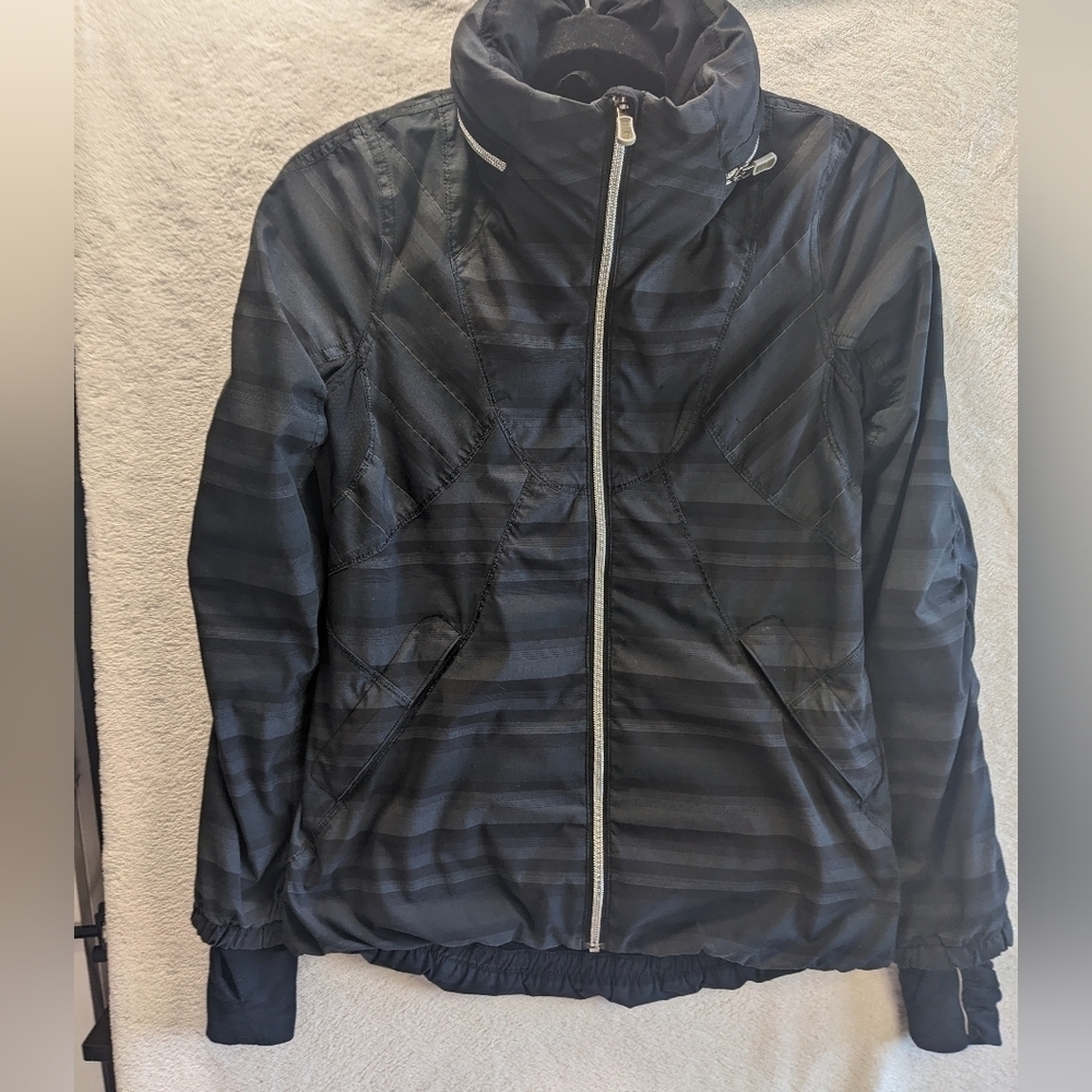 Lululemon Rare Run Hustle Black Jacket Micro Reflective Strip Hood Size 4 - Picture 10 of 16